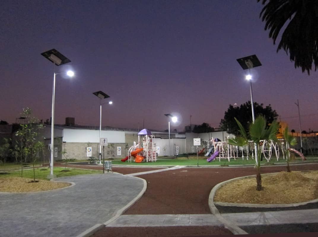 Lampadaire solaire « 300 W » : puissance nominale ou réelle ?